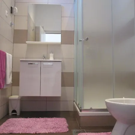 Near Center,beach,bus +free Parking Lejlighed