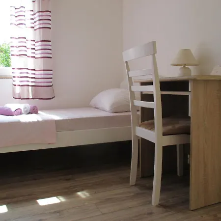 Near Center,beach,bus +free Parking