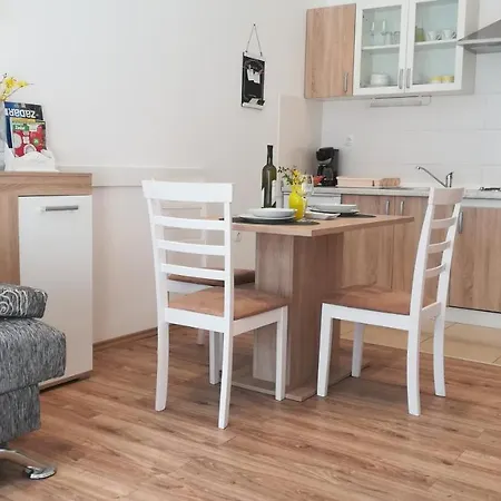 Near Center,beach,bus +free Parking Appartement