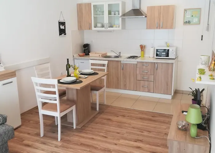 Near Center,beach,bus +free Parking Apartment *