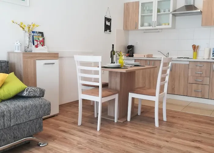 Near Center,beach,bus +free Parking Apartment