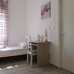 Apartment Near Center,beach,bus +free Parking Zadar