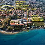 Near Center,beach,bus +free Parking
