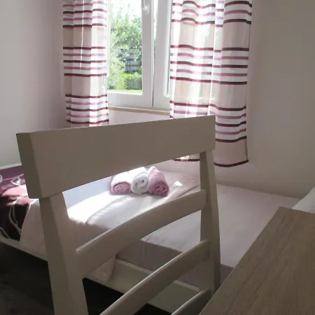 Near Center,beach,bus +free Parking 아파트 자다르