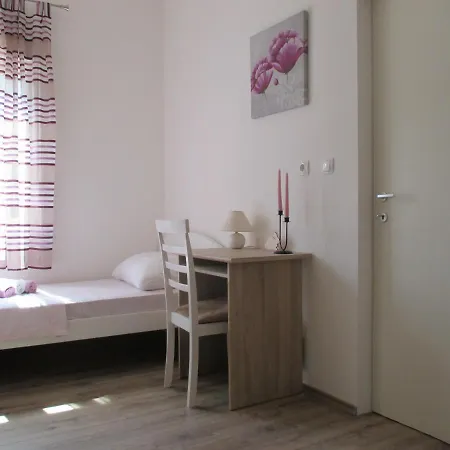 Apartman Near Center,beach,bus +free Parking Zára