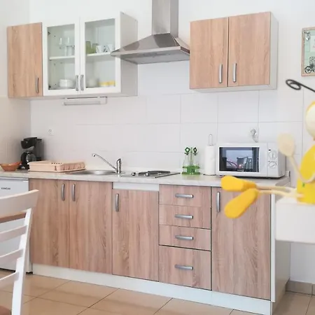 Near Center,beach,bus +free Parking 자다르