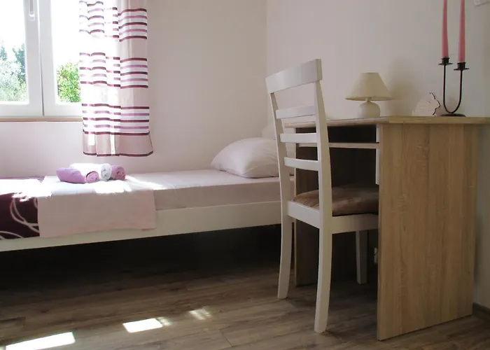 Near Center,beach,bus +free Parking